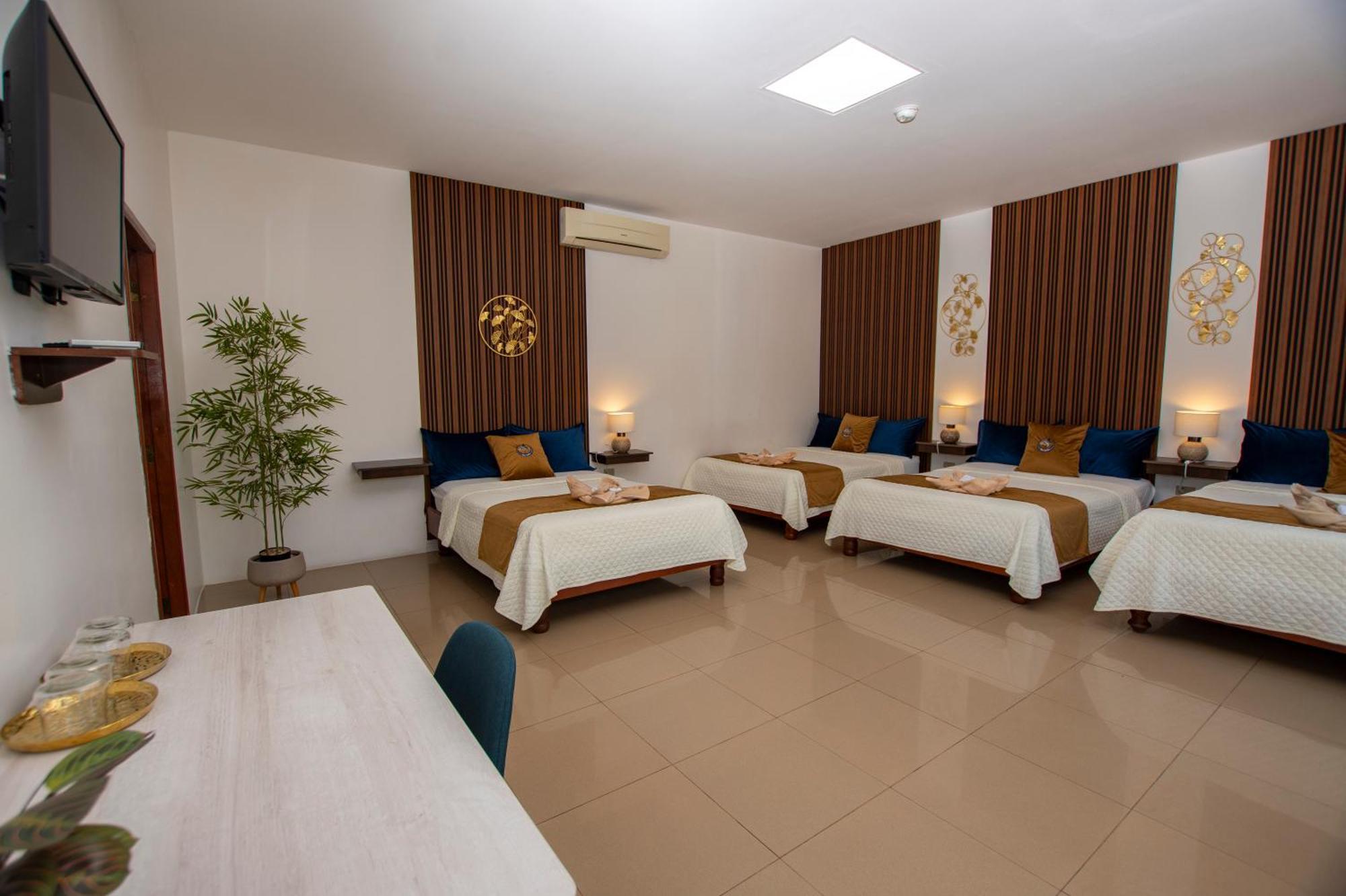 Blue Marlin Galapagos, Hotel & Spa 푸에르토 바케리조 모레노 외부 사진
